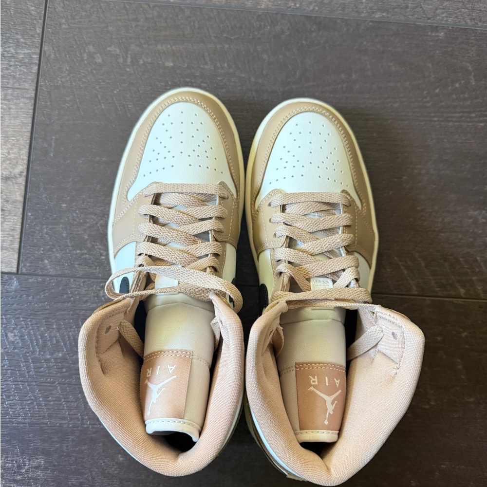 NEVER WORN! Air Jordan Sneakers in Cream and Tan